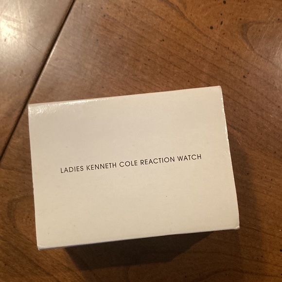 🌸NIB KENNETH COLE REACTION Womens Silvertone Watch - Picture 11 of 12